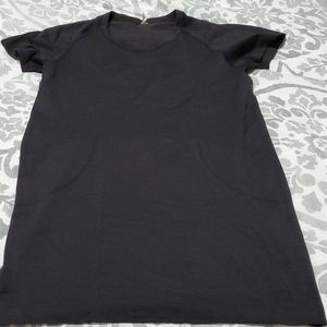 Lululemon swiftly tech short sleeve size 8 black